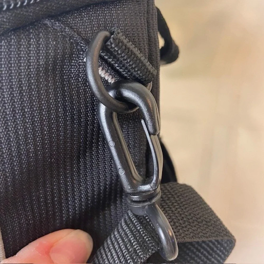 Case Logic Black Gray Compact Camera Bag Shoulder Strap Belt Loop Padded Case